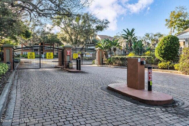 Building Photo - 225 S Tropical Trail