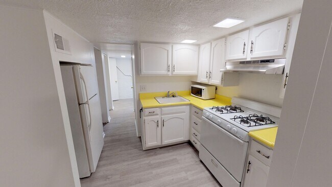 Primary Photo - Charming Apartment Near Wash Park