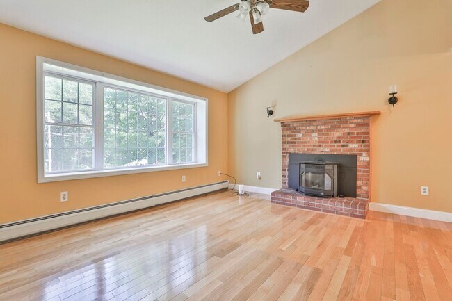 Building Photo - 76 Groton Rd