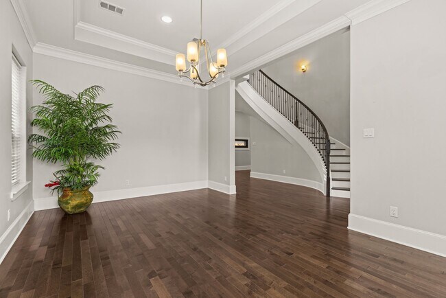 Building Photo - 8550 Ridgepoint Dr