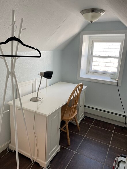 Bonus room - 60 Calumet St