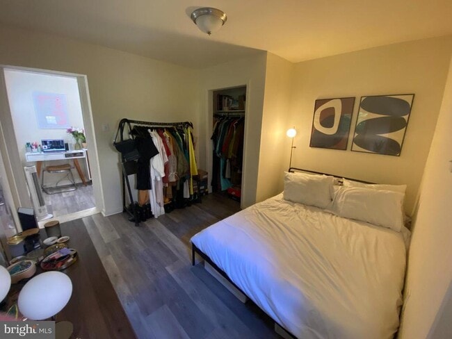 Building Photo - 1735 Bainbridge St