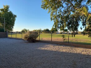 Building Photo - Enjoy Golf Course Living: Refreshed 4-Bedr...