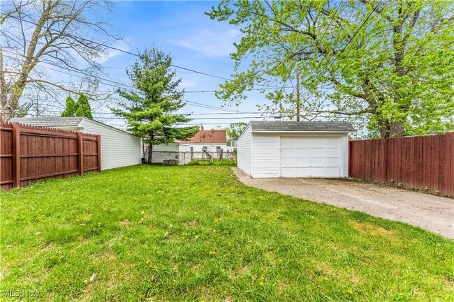 Building Photo - 21603 Hillgrove Ave