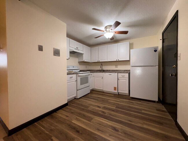 Building Photo - Rent reduced! Beautifully updated 2 bedroom condo, with 2 reserved parking spots, in Dracut MA