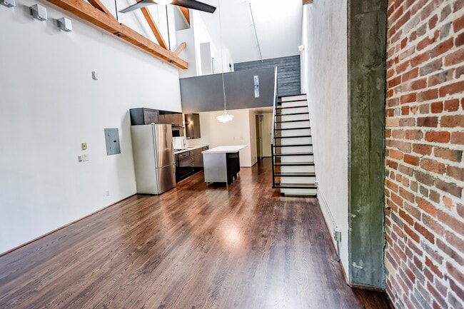 Building Photo - 461 2nd St
