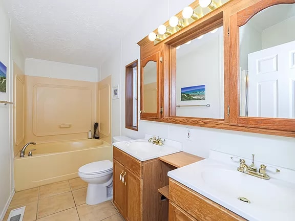 Building Photo - 1465 W 78th Cir