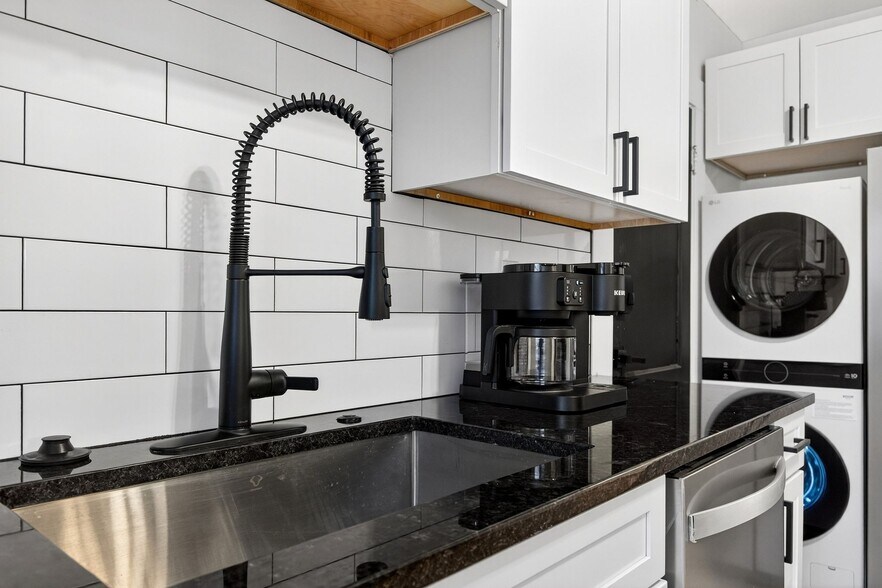 Building Photo - 3326 E Overlook Rd