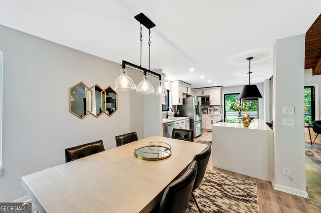 Building Photo - 3870 Northpoint Dr