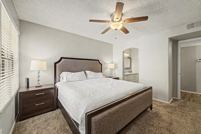 Building Photo - 6885 E Cochise Rd