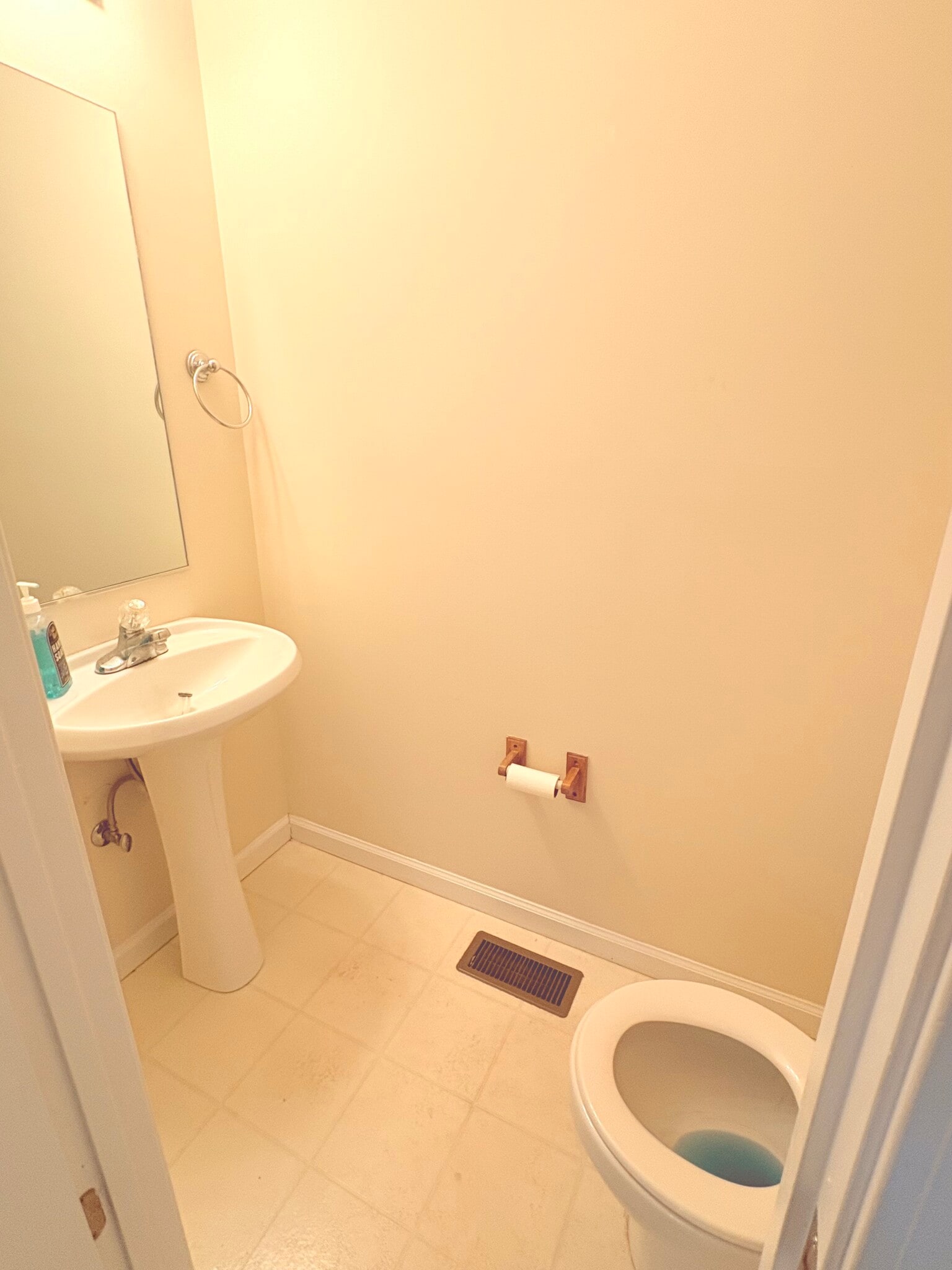 Building Photo - 14 Lake Village Ct