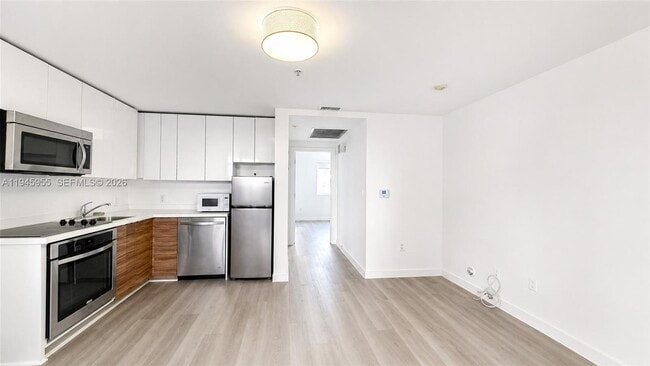 Building Photo - 820 15th St