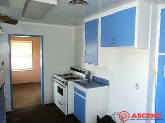 Building Photo - Comfortable 3BD/1BA Home in Bakersfield's 93304 — Gardener Included & Pets Welcome!