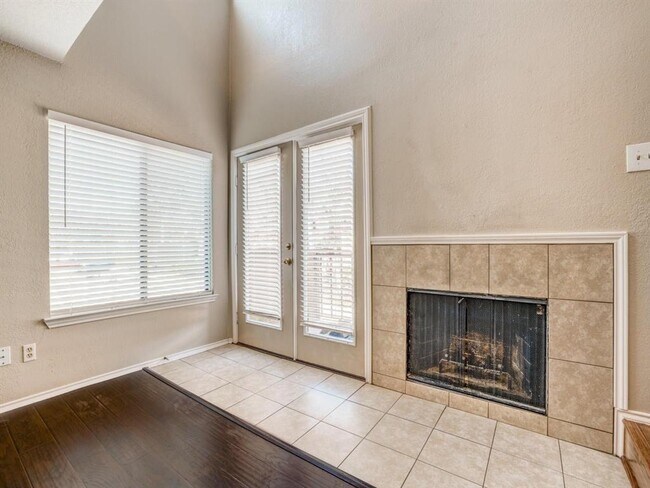 Building Photo - 2300 Balsam Dr