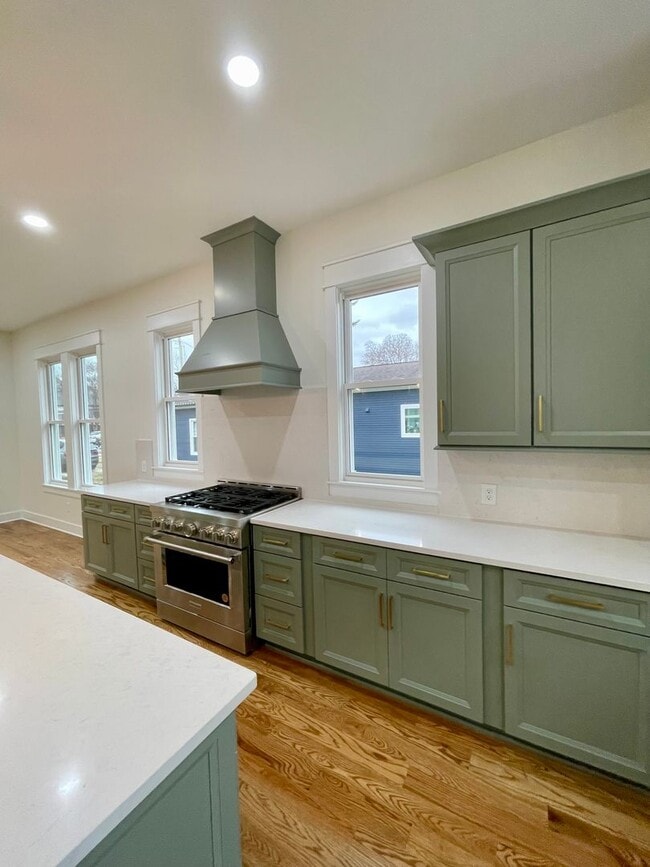 Building Photo - 323 50th Ave N