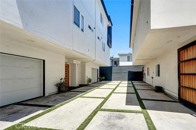 Building Photo - 2153 S West View St