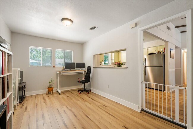 Building Photo - 2307 Valley High Cir