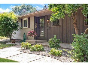 Building Photo - Large Single Family House in West Blooming...