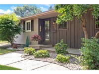 Building Photo - Large Single Family House in West Blooming...