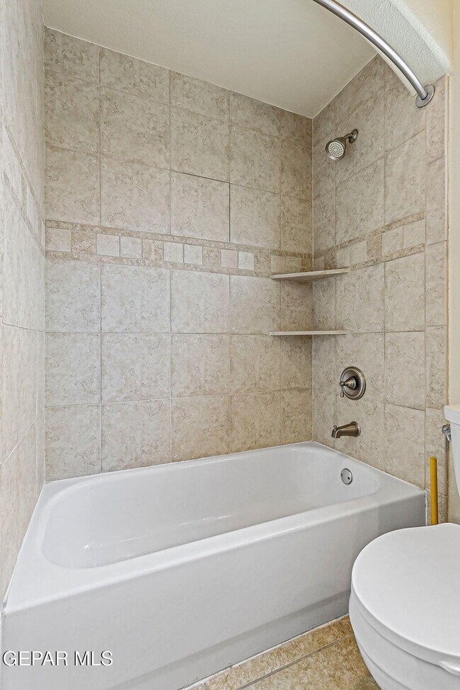 Building Photo - 6285 Wildwood Ct