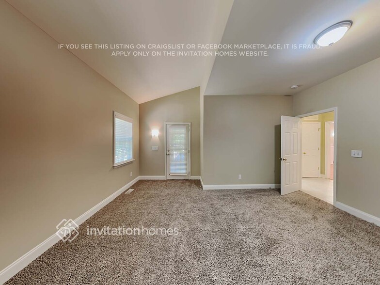 Building Photo - 2611 Meadow Ln