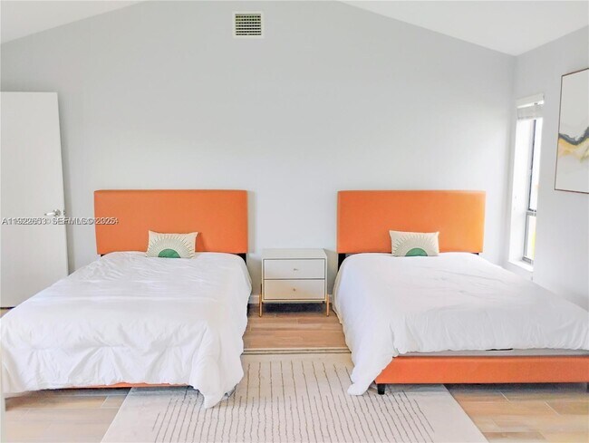 Building Photo - 6043 Sunberry Cir