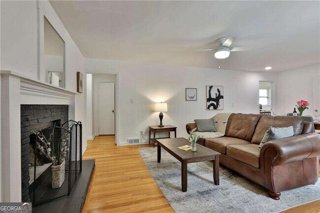 Building Photo - 2037 Lively Ridge Rd NE