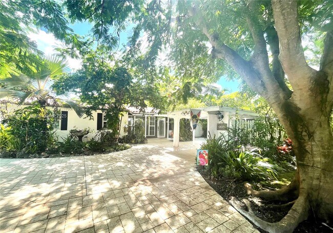 Building Photo - 500 NE 27th Dr