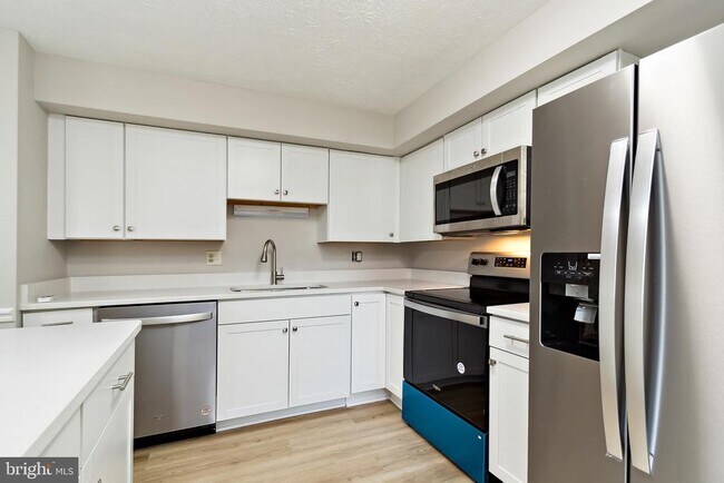 Building Photo - 3380 Longbow Ct