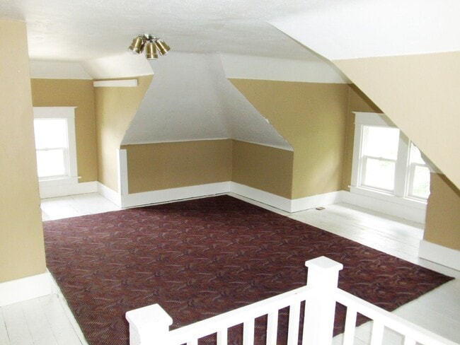 Building Photo - 313 4th Ave NW