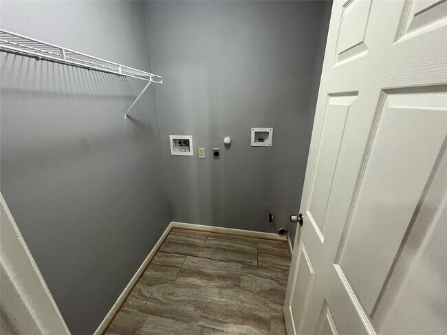 Building Photo - 16027 Silver Valley Dr