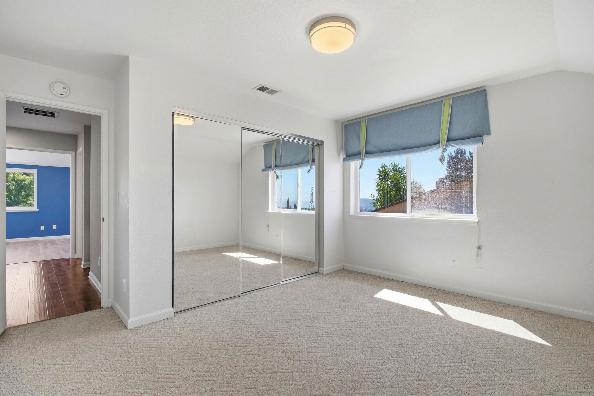 Building Photo - 6001 Castlebrook Dr