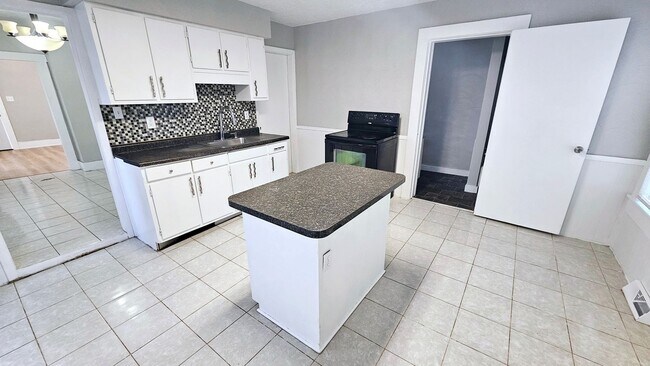 Building Photo - 138 Poplar St