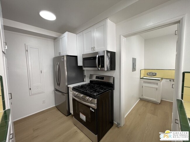 Building Photo - 1057 S Genesee Ave