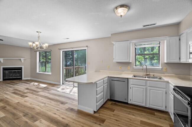 Building Photo - 3609 Madera Dr