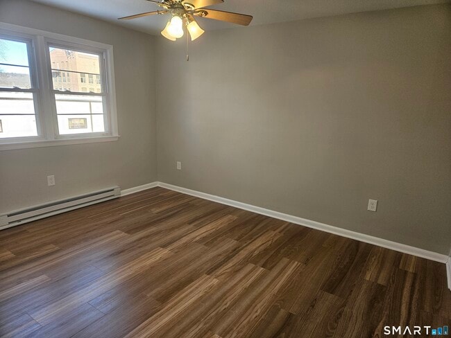 Building Photo - 131 Milford St Ext