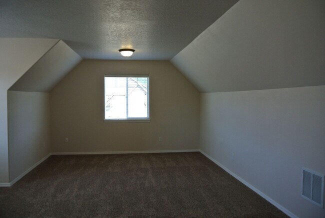 Building Photo - November Rent FREE ~ Spread Out and Live L...