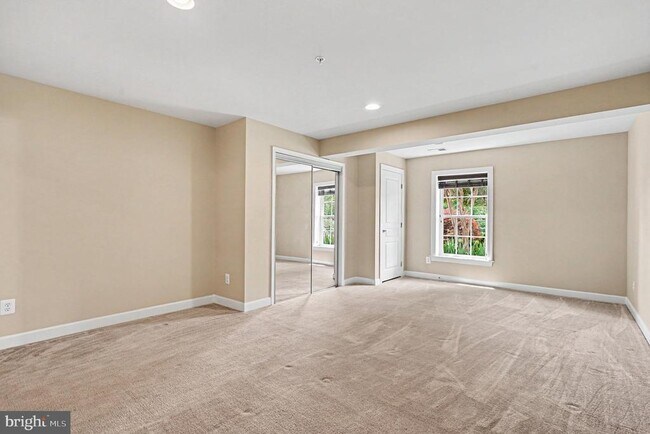 Building Photo - 714 Monarchos Dr