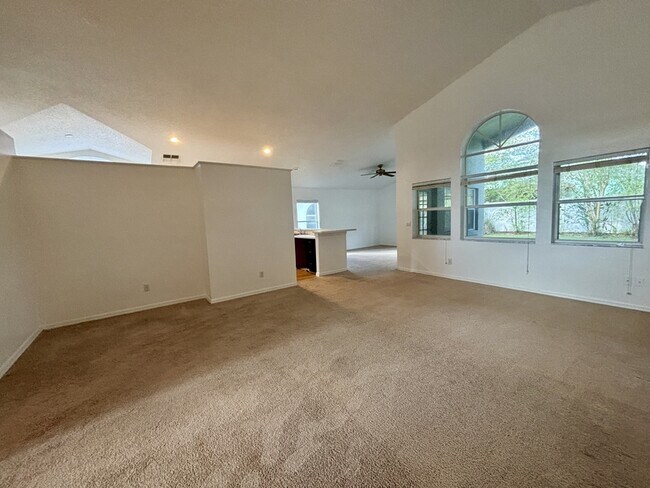 Building Photo - 2787 River Ridge Dr