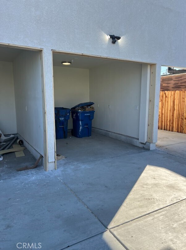 Building Photo - 409 E 99th St