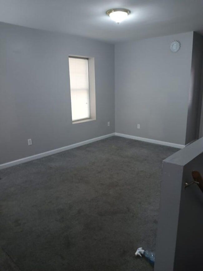 Building Photo - Beautiful 3 Bedroom, 2.1 Bath Home in Trenton!