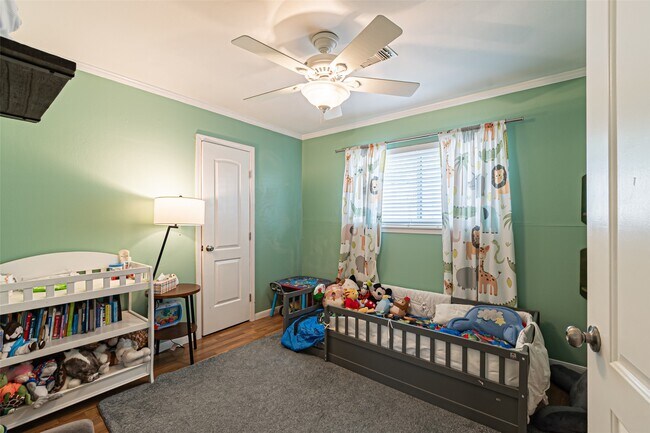Building Photo - 5611 Winding Way Dr