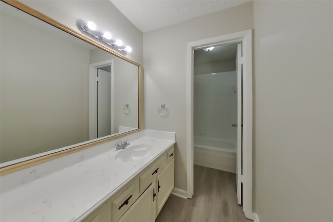 Building Photo - 13307 Venice Cir