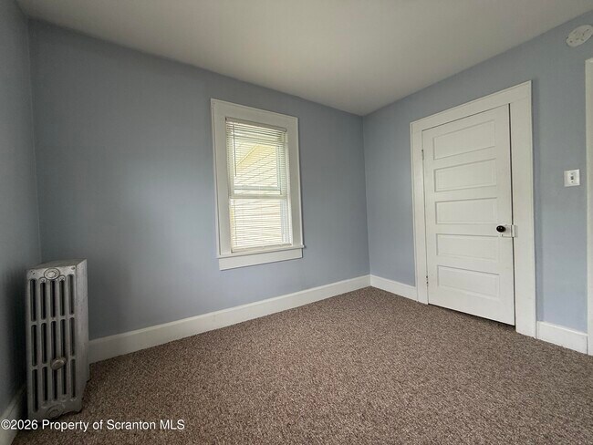 Building Photo - 627 Sherwood Ave