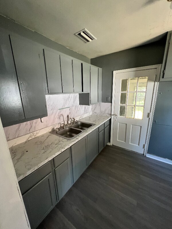 Building Photo - 2068 Victory Ct
