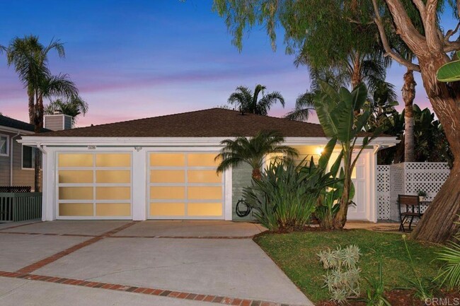 Building Photo - Charming Leucadia Duplex - Steps to Beach