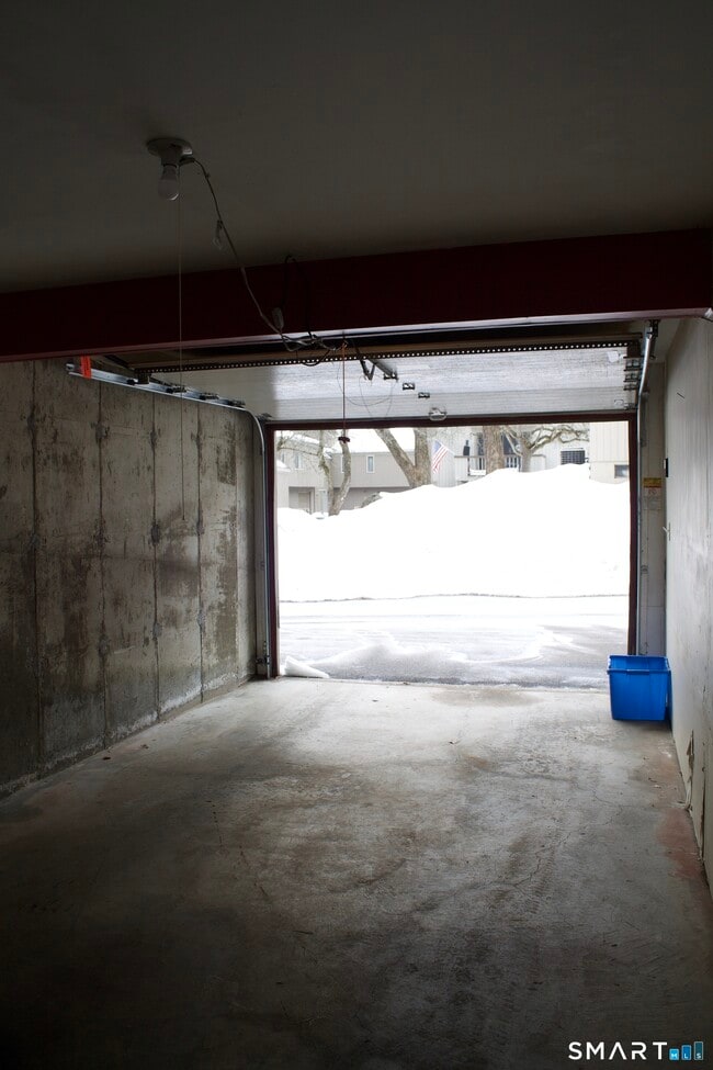 Building Photo - 14b Algonquin Ln