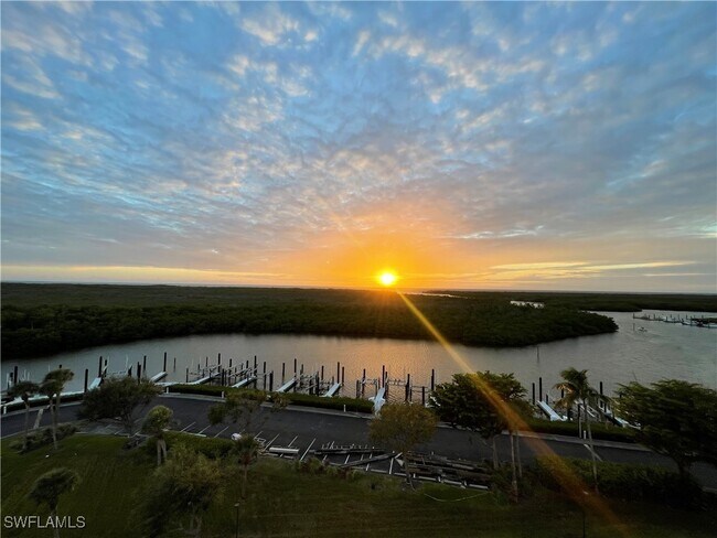 Building Photo - 13105 Vanderbilt Dr