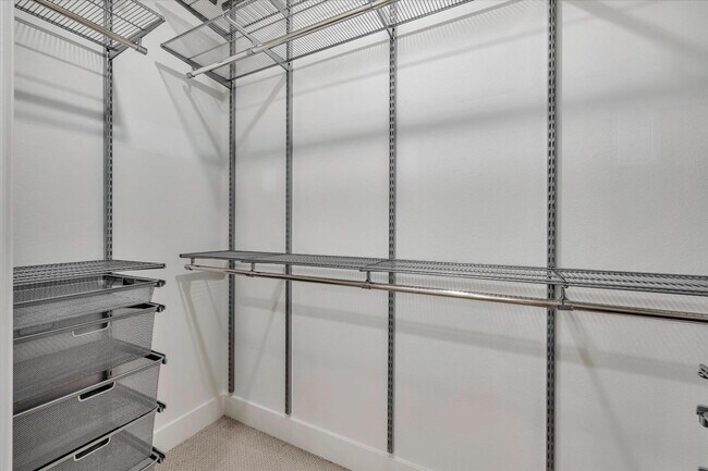 Building Photo - 657 Walnut St