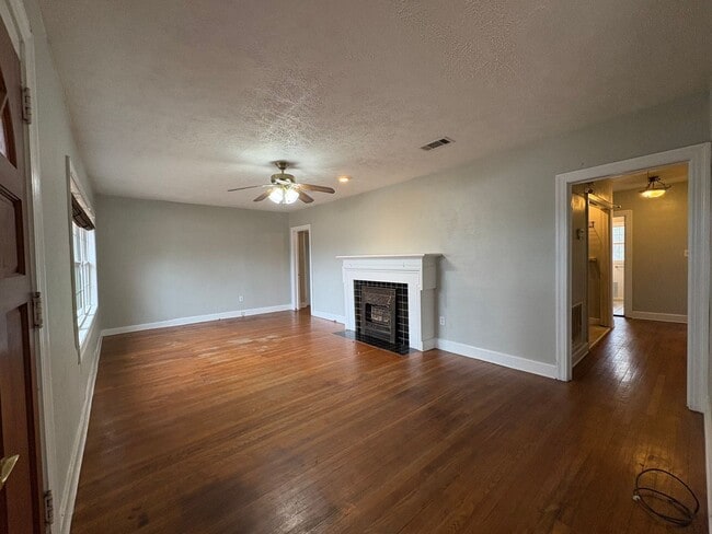 Building Photo - 3 Bed/2 Bath Home in Brandon